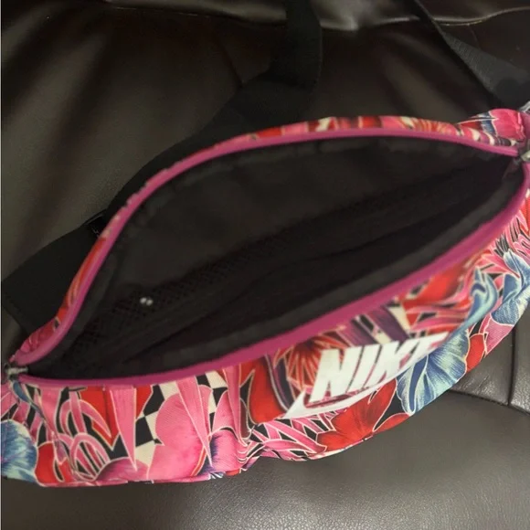 Nike Hawaiian Pink and Blue Floral Waist Bag Fanny Pack - Picture 3 of 3